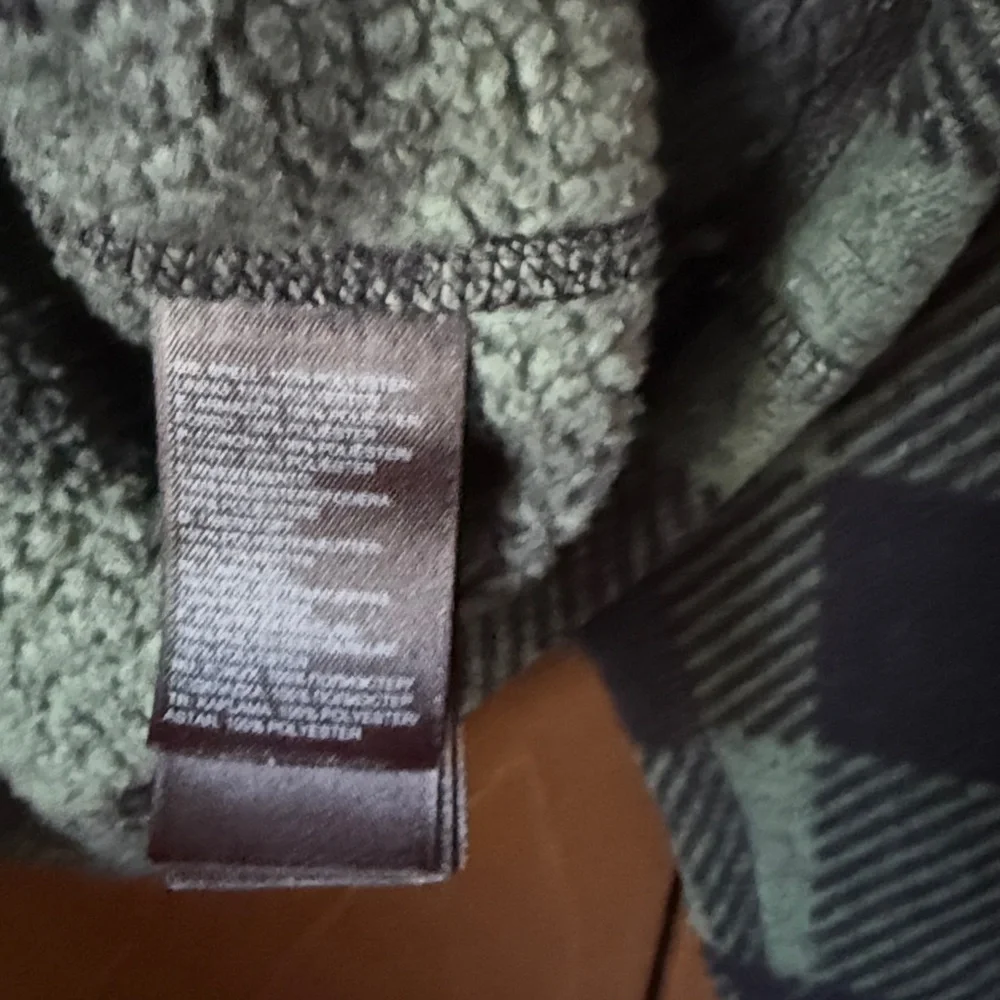 The North Face Buffalo Plaid Green and Black Half Zip Fleece. Sz M